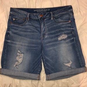 Distressed skinny Bermuda shorts from AE